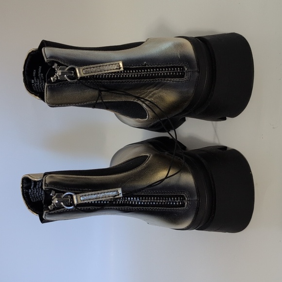 STEVE MADDEN JTeresta Two Tone Bootie - Picture 5 of 9